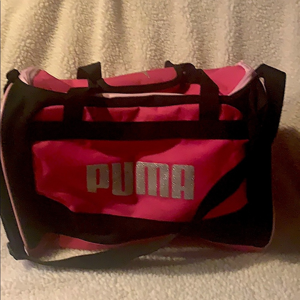 2 Puma duffle bags🦋